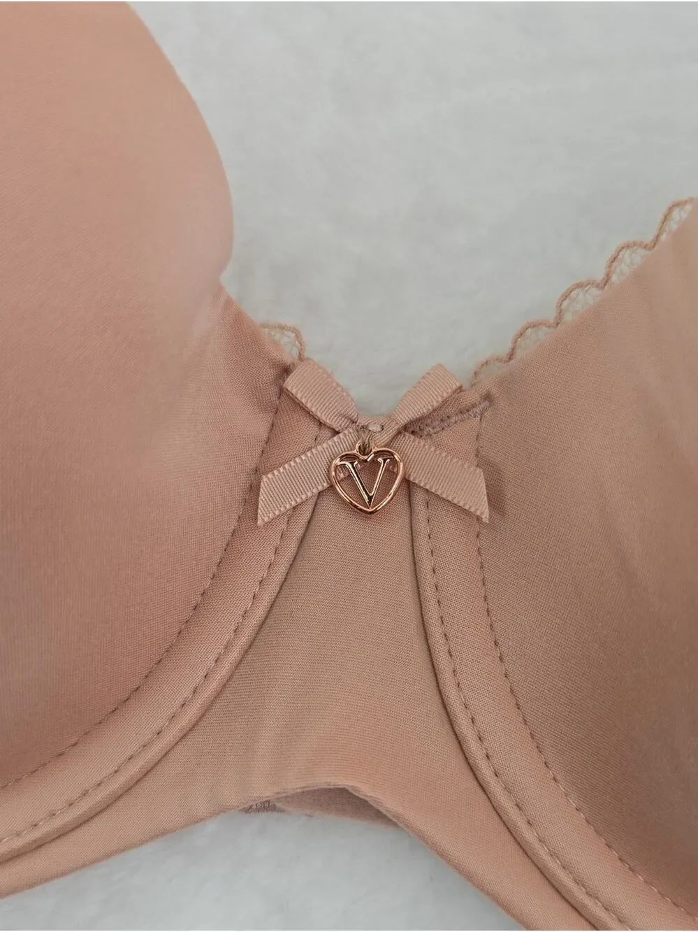 VS Body by Victoria Lightly Lined Smooth Demi Bra Sz 34C NWT